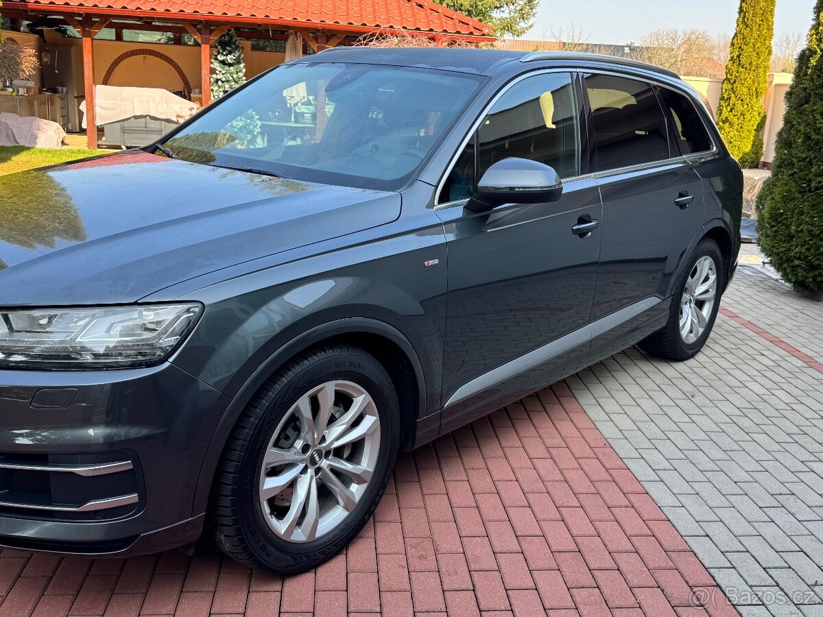 Audi Q7 3.0 TDI 200kw S-Line 7 míst - 2