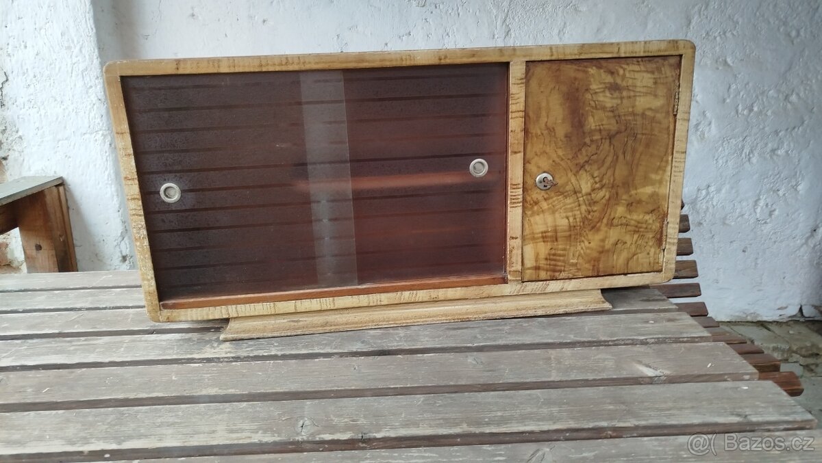 Dřevěná skříňka - 2