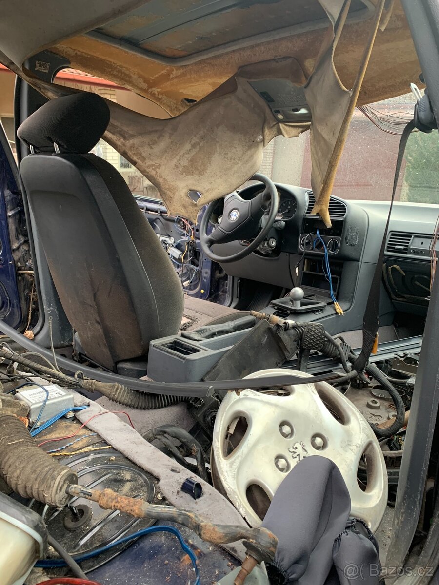 P: Palubní deska BMW e36 - 2