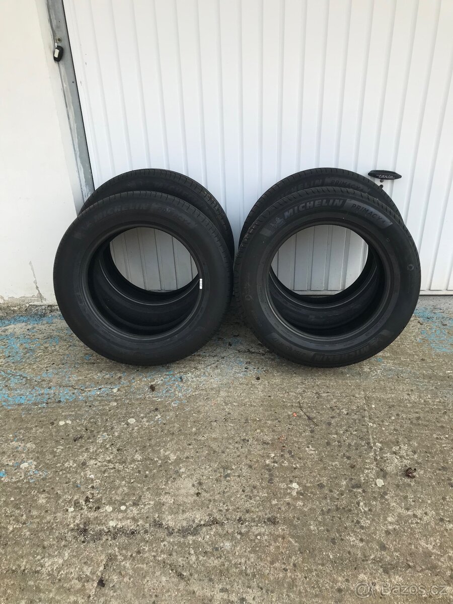 PNEU MICHELIN 215/65 R17 NOVE - 2