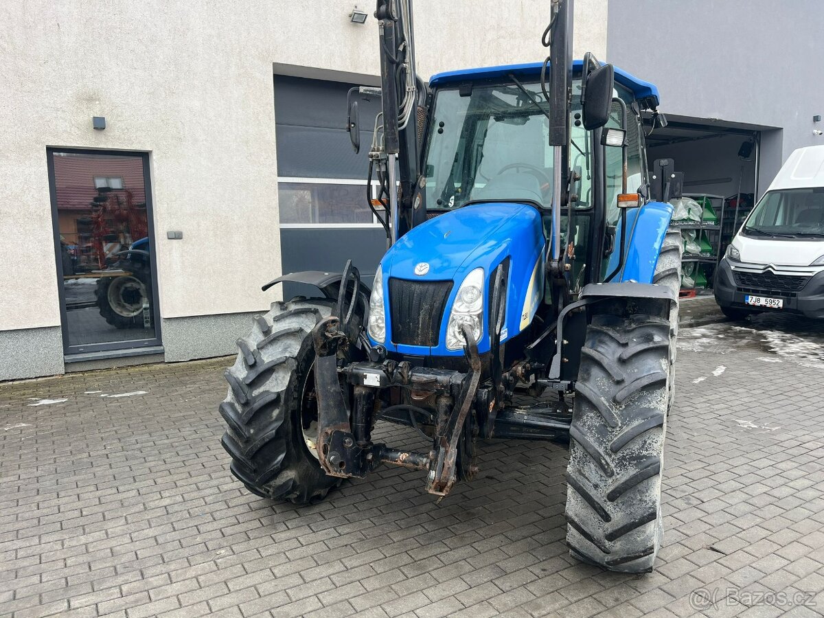 Traktor NEW HOLLAND TL 8O A - 2