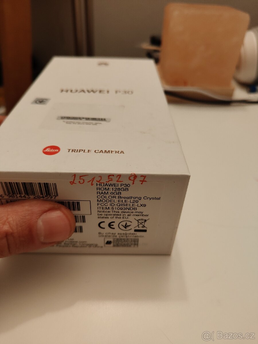 Kompaktní telefon Huawei P30. 6/128 gb. Zanovni - 2