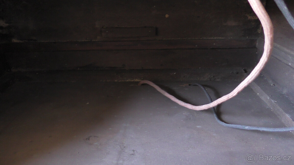 Starý gramofon 50. léta - 2