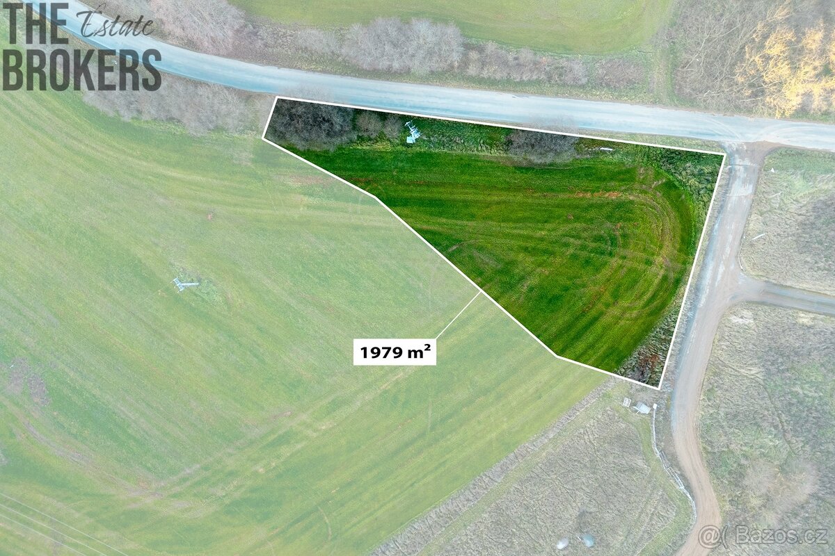 Pozemek k výstavbě rodinného domu – 1 979 m² - 2