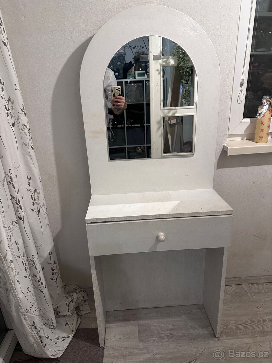 Toaletní stolek - 2