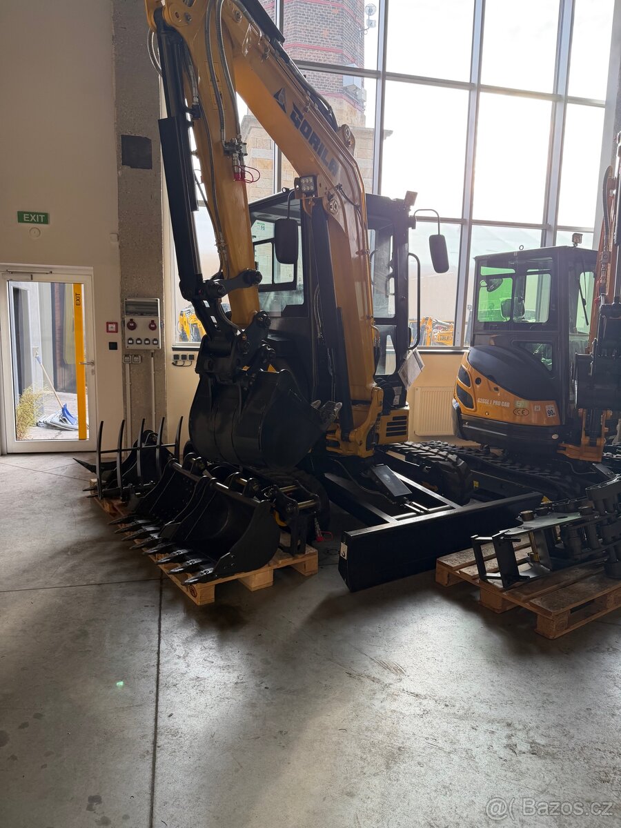 Minibagr 4T - příslušenství ZDARMA - 2