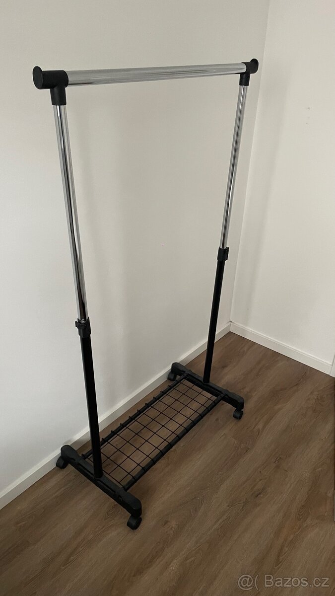 Věšák na oblečení - 2