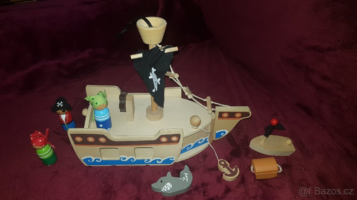 Dřevěná pirátská lodička s výbavou - 2
