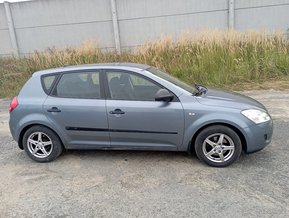 Kia ceed 1,4 80kw benzín - 2