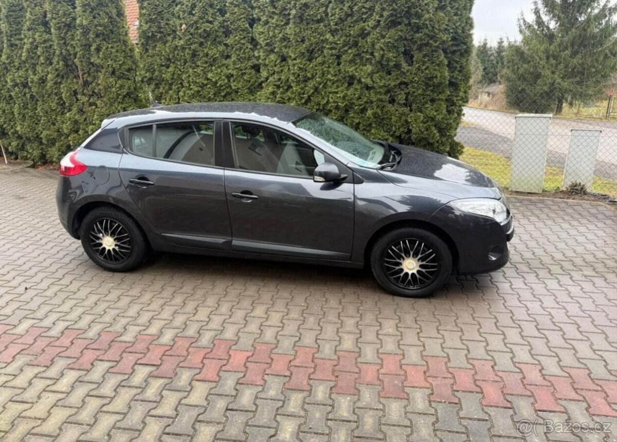 Renault Mégane 1,6i/74kw serviska sada kol benzín - 2
