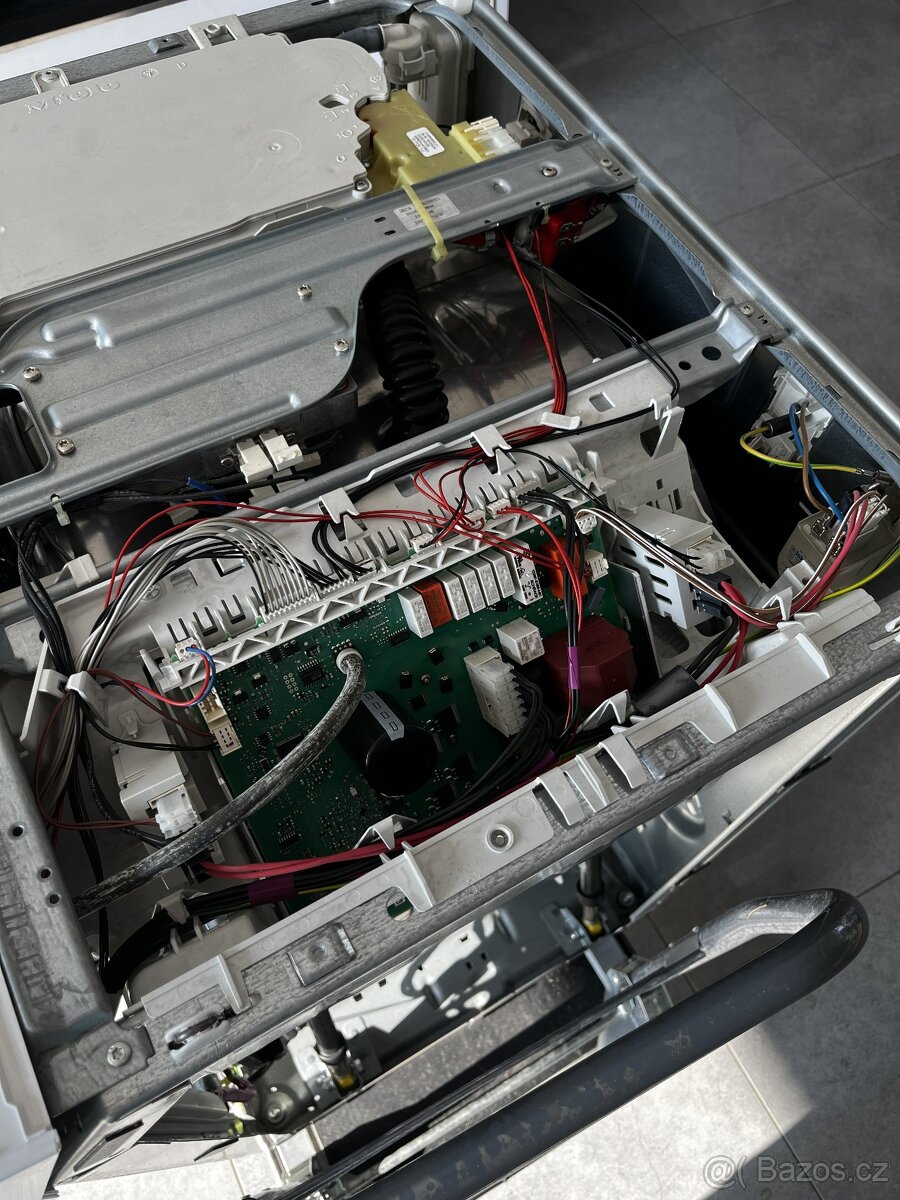 Pračka Miele W5877 na náhradní díly - 2