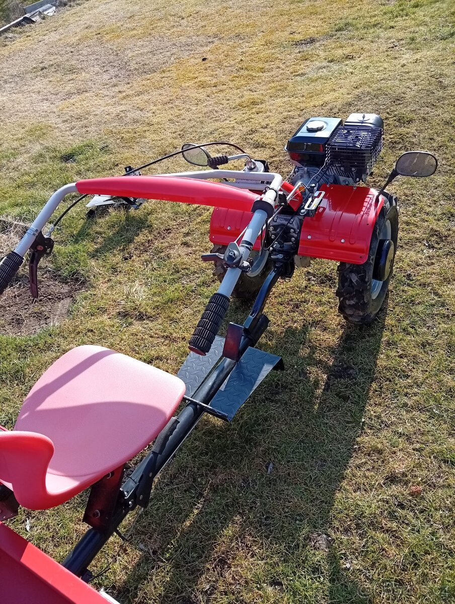 Hecht 7100 s vozíkem - 2