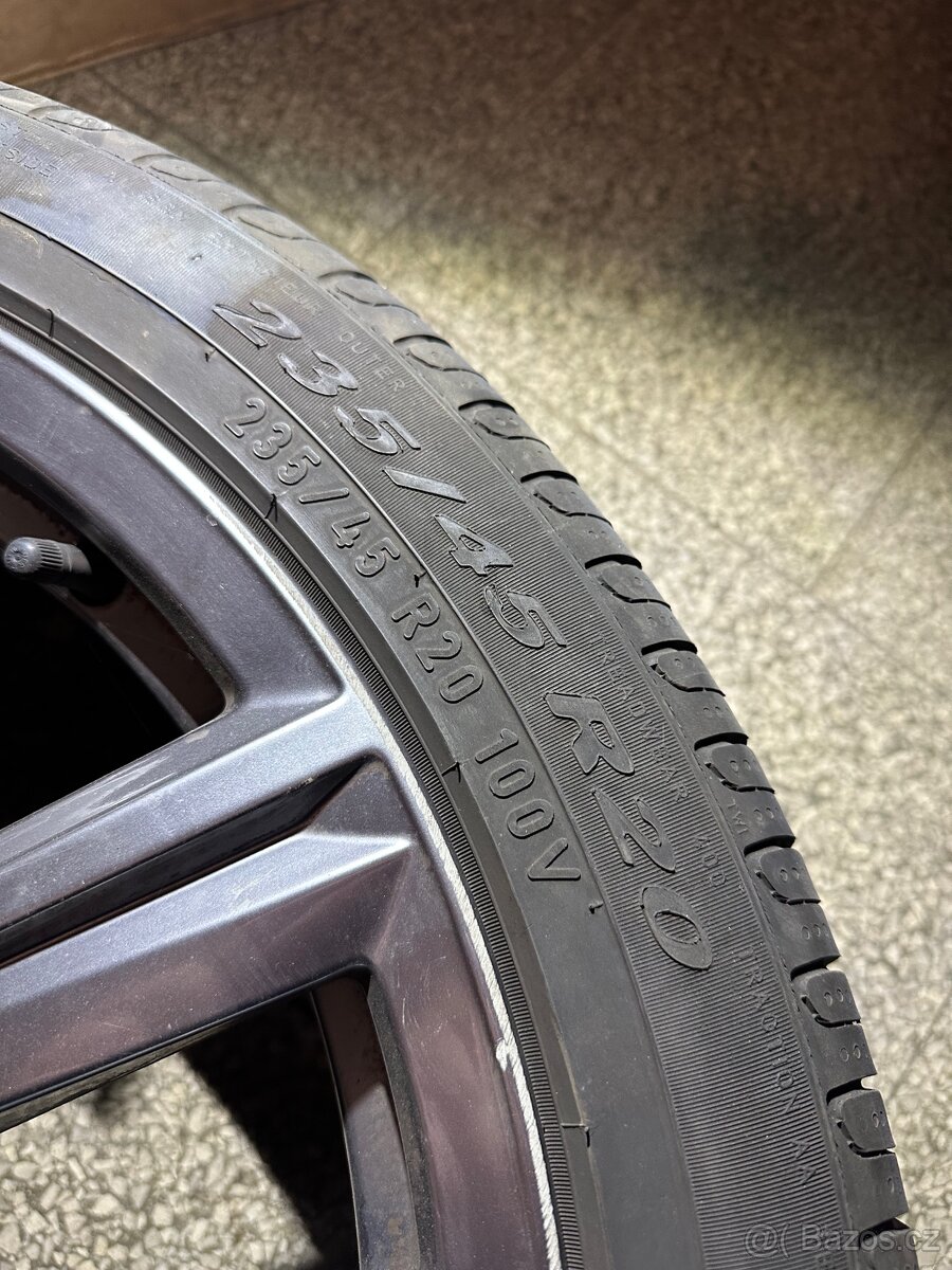 Volkswagen R20 235/45 R20 - 2