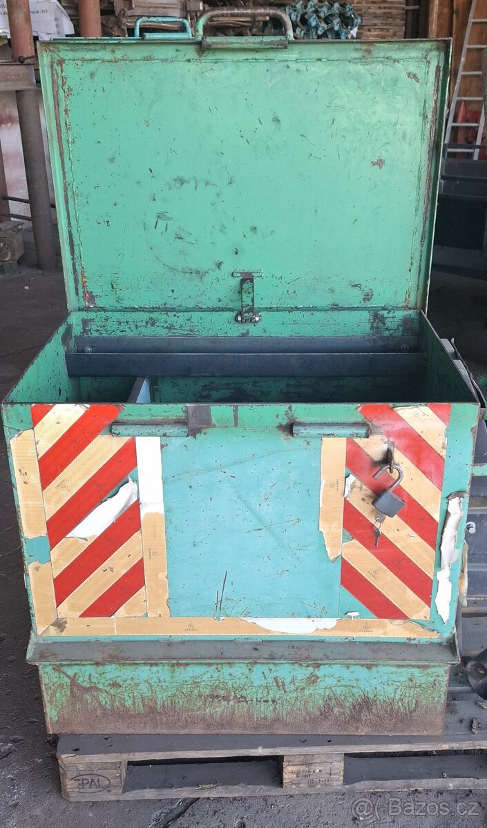 Bedna na nářadí na traktor - 2