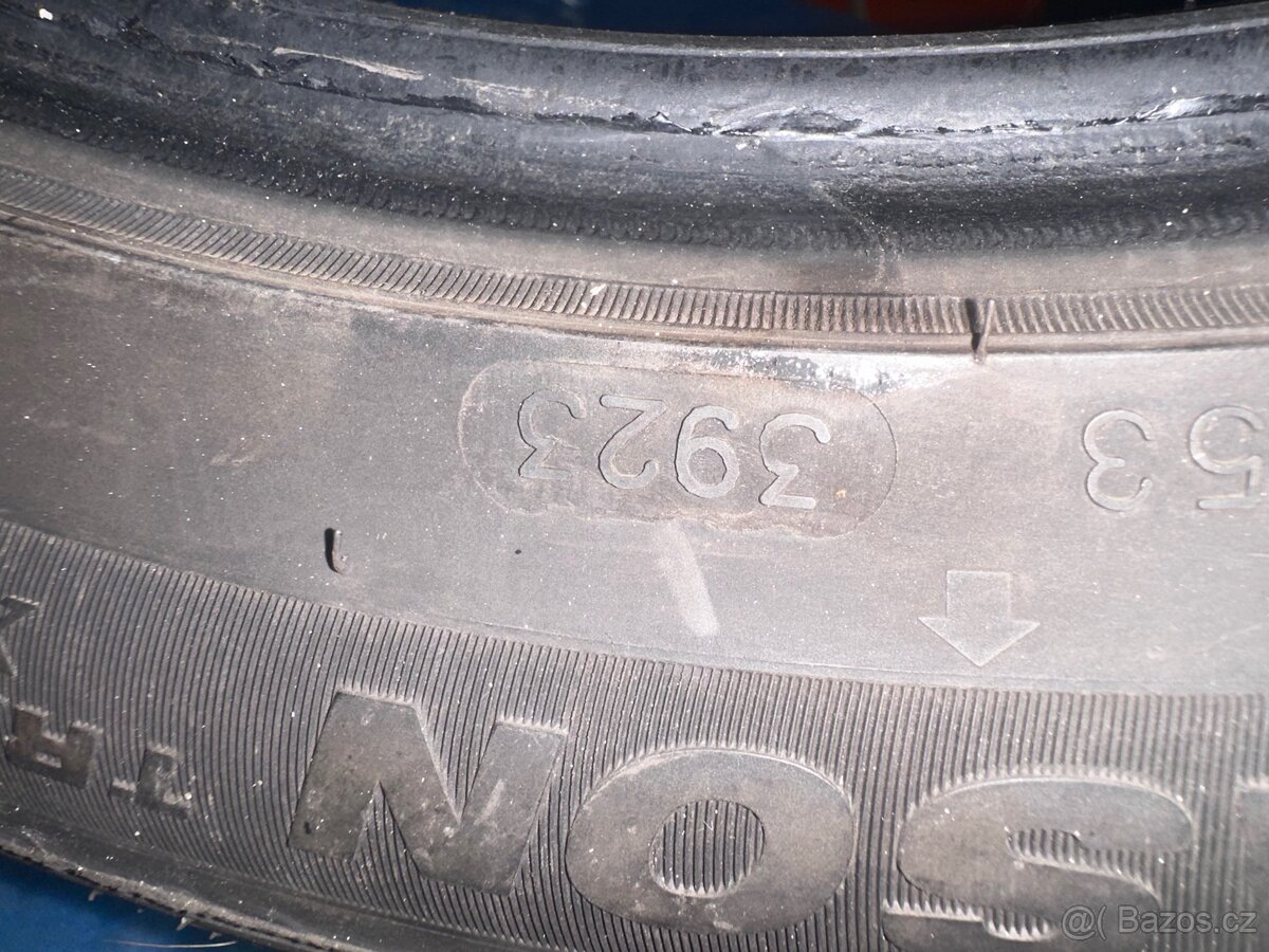 235/45ZR18 - 2