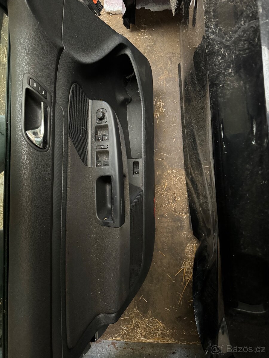 Volkswagen Golf 5 dveře - 2