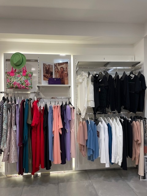 Prodám vybavení butiku - 2