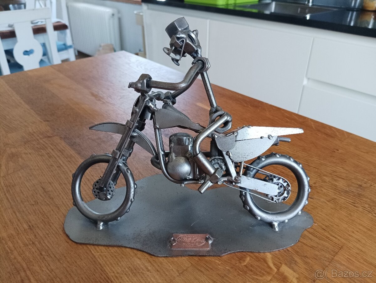 KOVOVÝ MODEL MOTOKROSOVÉHO JEZDCE NA MOTORCE HINZ & KUNST - 2