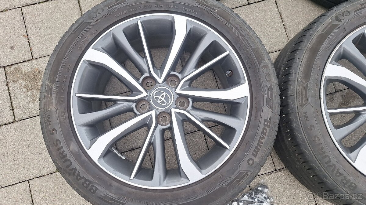 Alu kola Toyota 17" 5x114,3 letní pneu 215/55 R17 5-6mm - 2