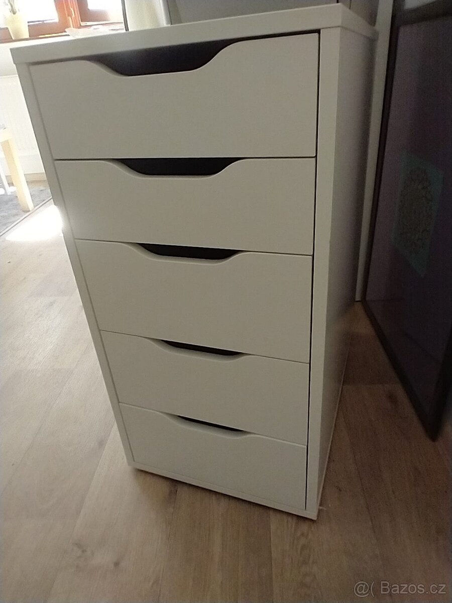 Zásuvková skříňka - 2