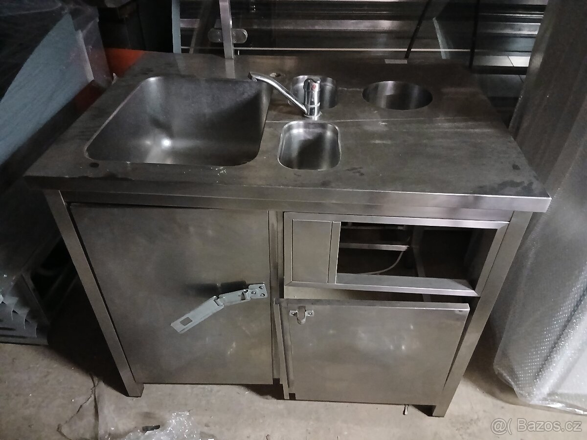 Nerezový stůl s dřezem - 2