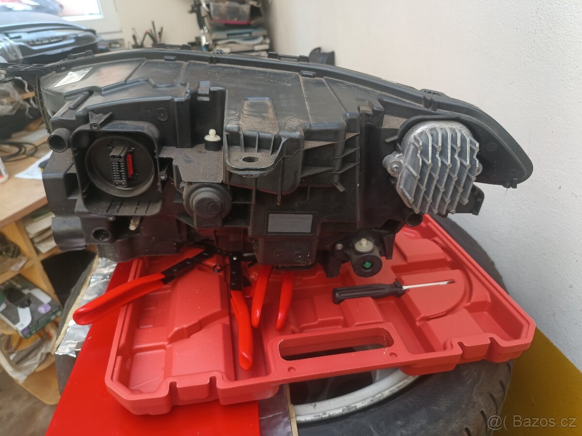 Přední světlo Volvo xc90 - 2