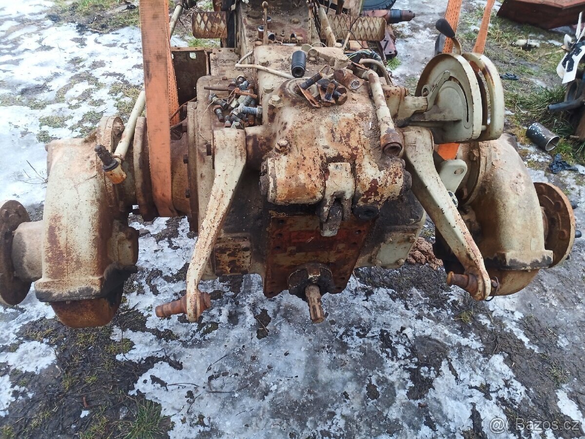 Podvozek Zetor 6711 - 2