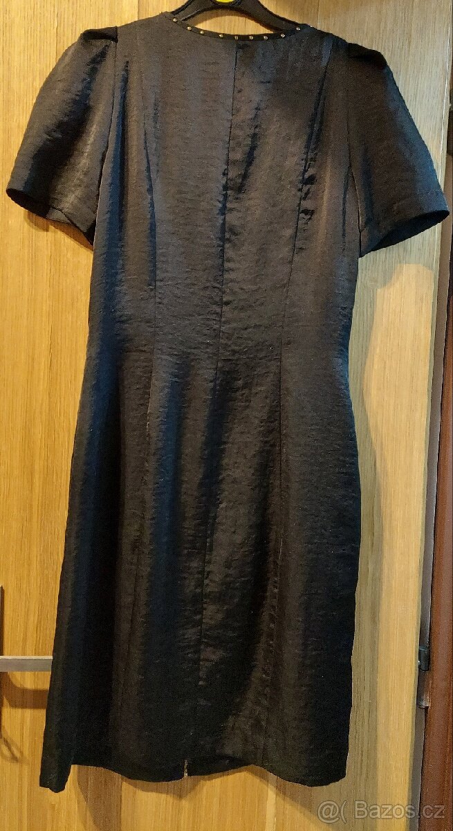 Elegantní lesklé společenské šaty. - 2