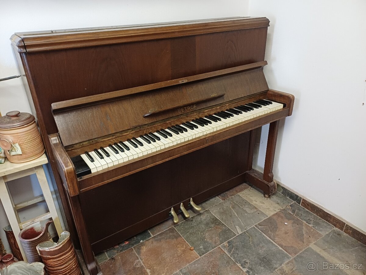 piano PETROF - 2