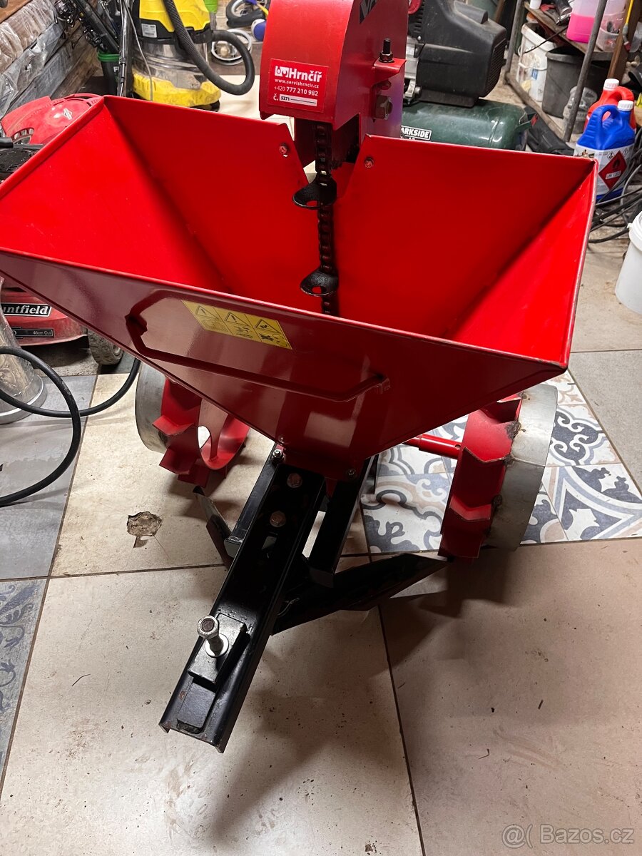 Sazeč brambor Vari - 2