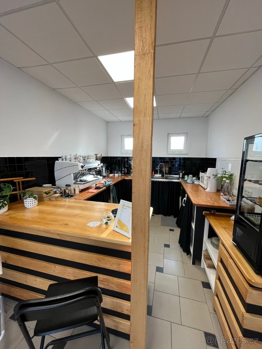 BAR DO KAVÁRNY Z MASIVU - 2