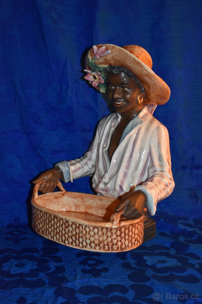 Porcelánová soška - Černošský plantážník - 2