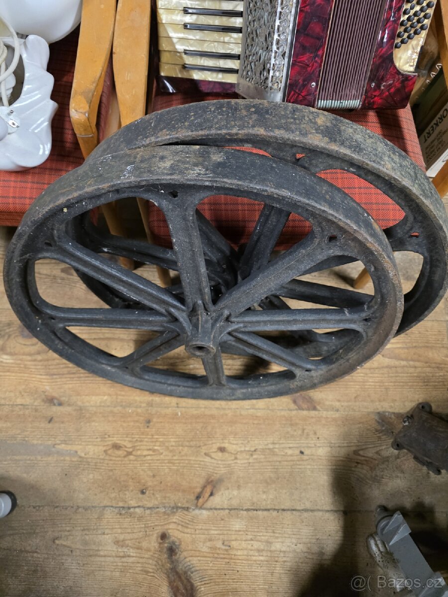 Stará litinová kola - 2