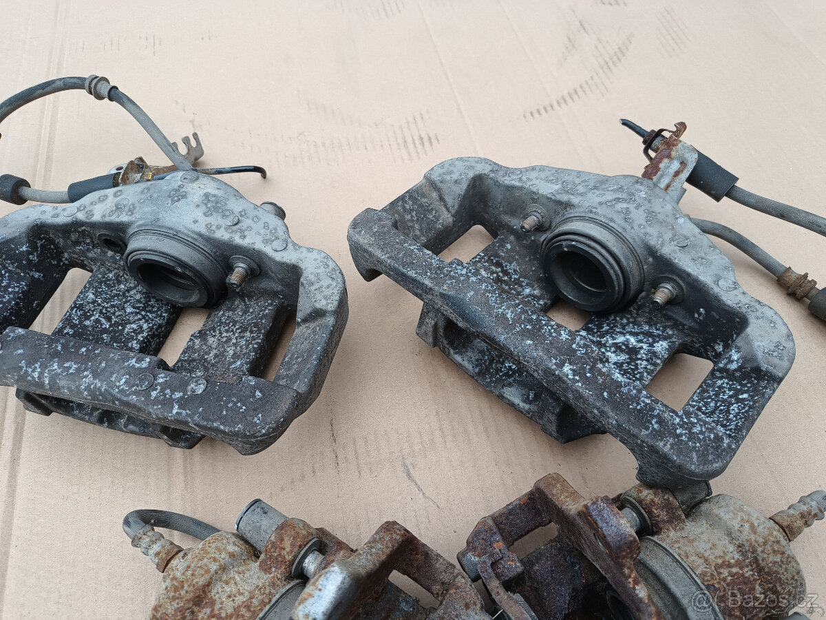 Brzdiče z 335i - update sada pro BMW e9x - 2