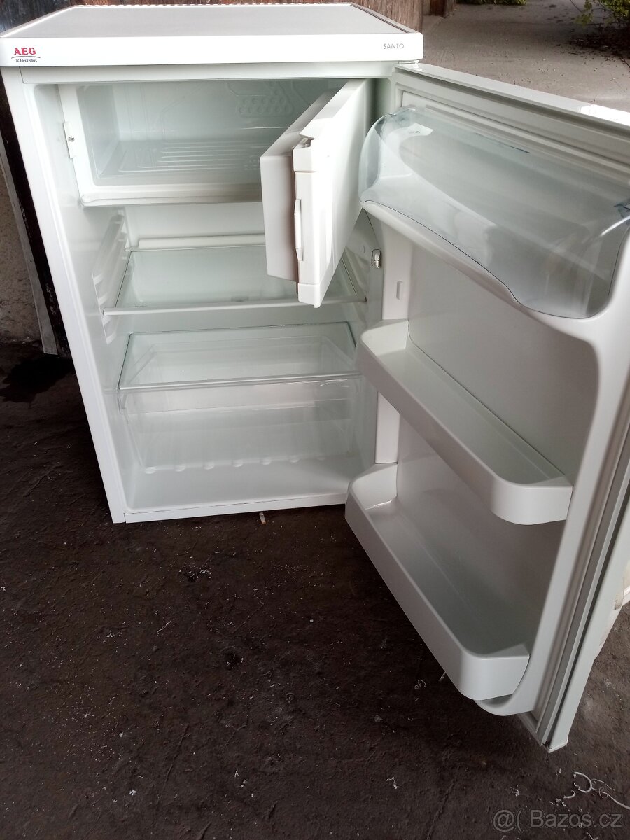 Lednička AEG ( mrazák vevnitř ) - 2