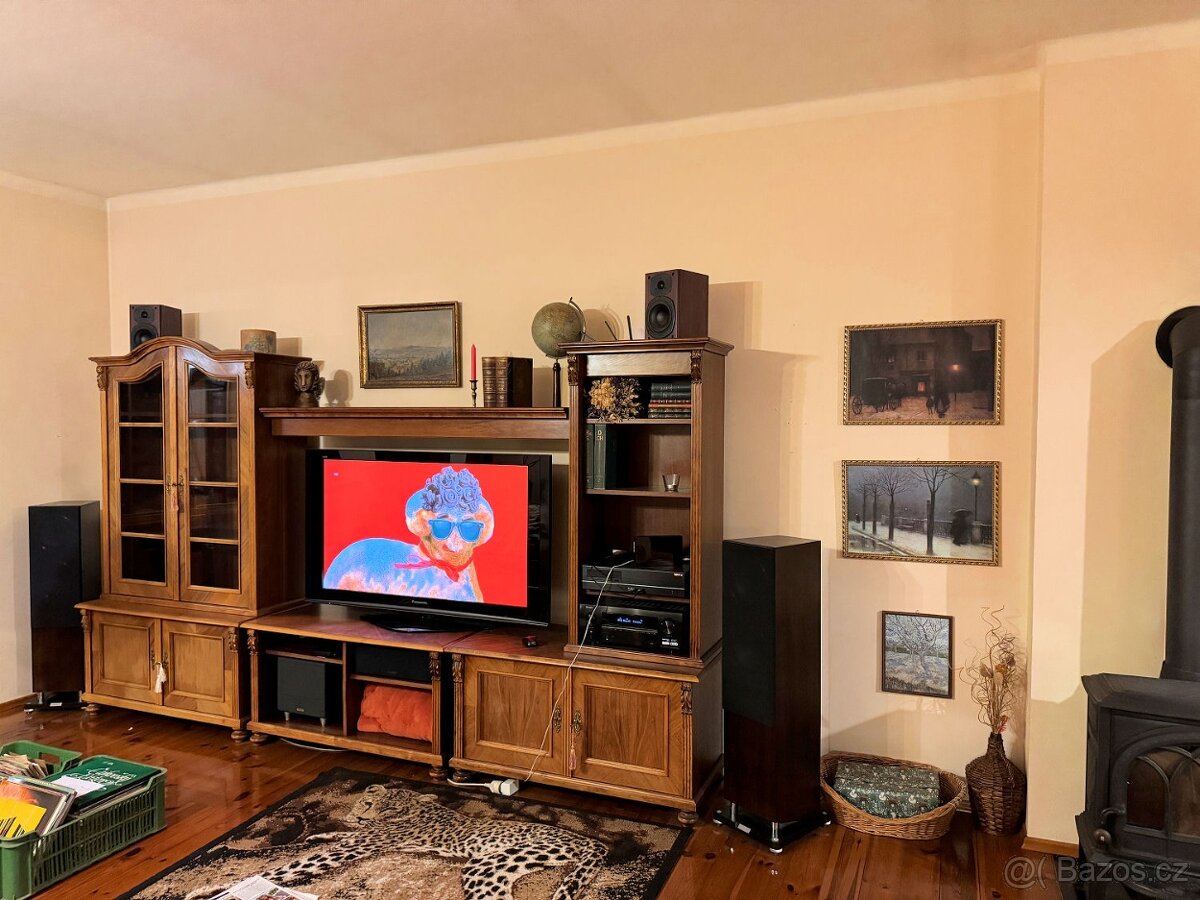 Prodám obývací stěnu Triant Classic - 2