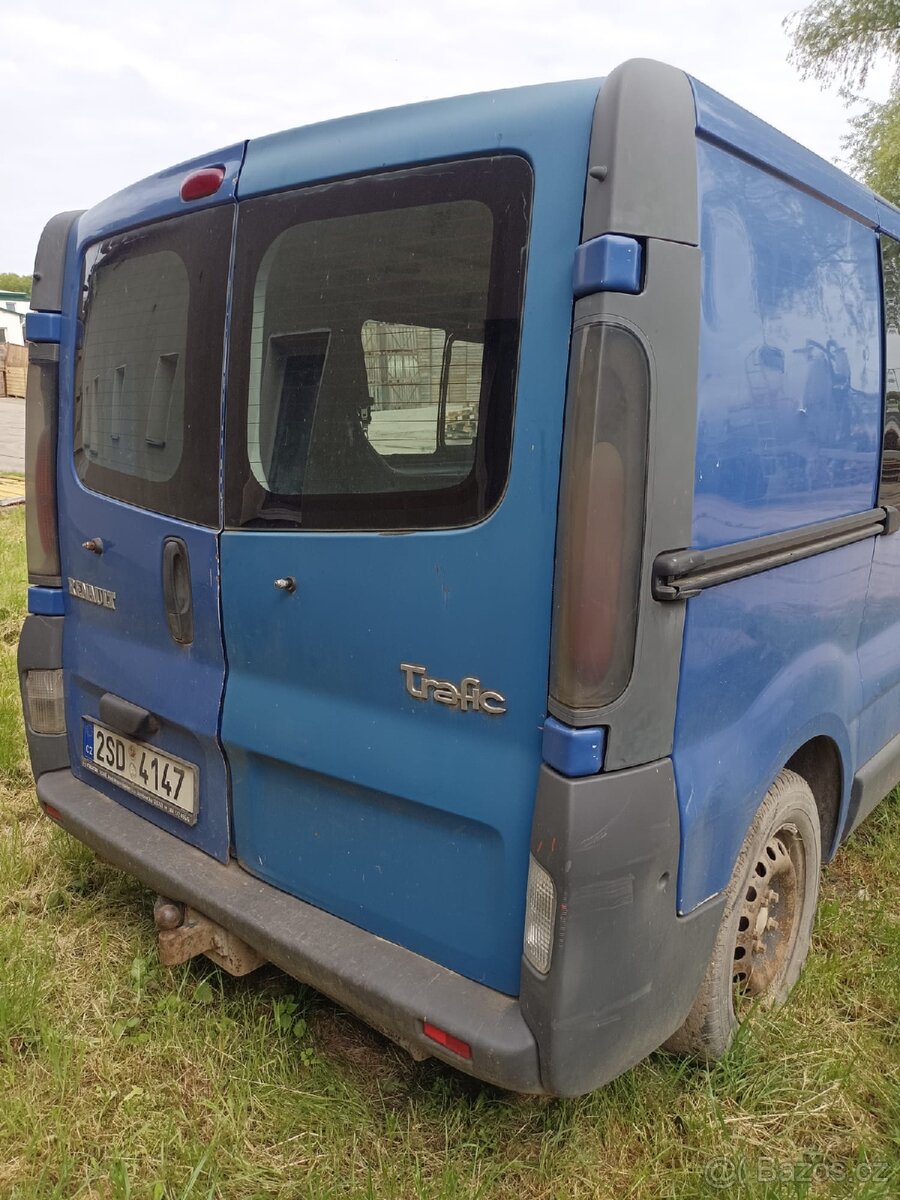 Prodám náhradní díly Renault Trafic 1.9 dci r.v. 2002. - 2