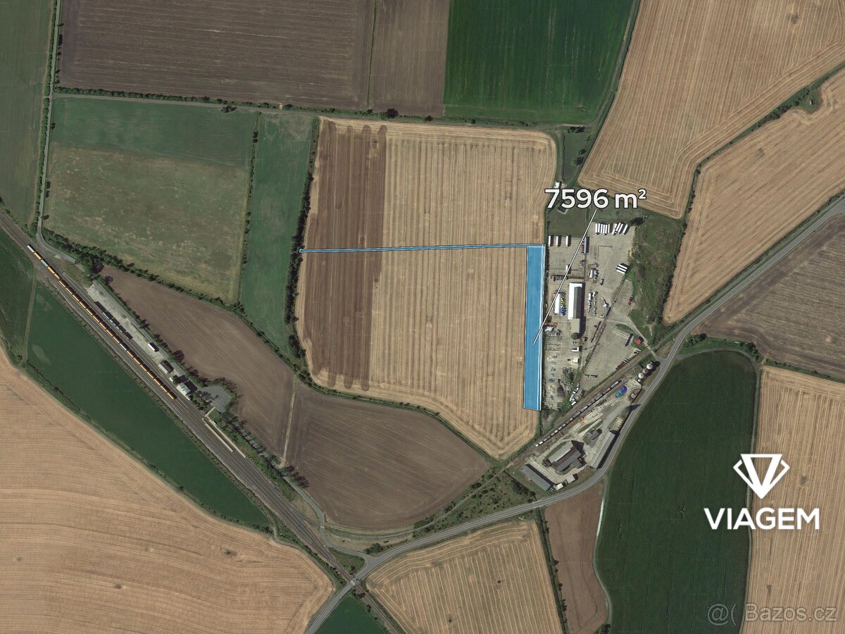 Pole 7 596 m², Podíl 33 % o výměře 2 142 m² - 2