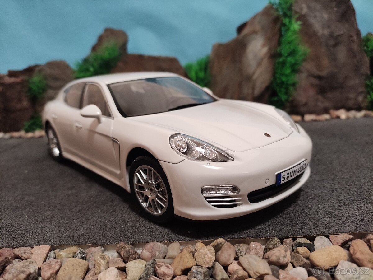 prodám model 1:18 porsche panamera 4S - 2