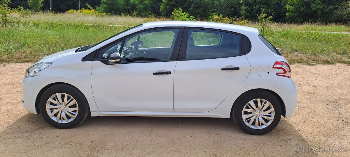Peugeot 208 1.0i najeto 63 000 km 1 majitel koupeno v ČR - 2