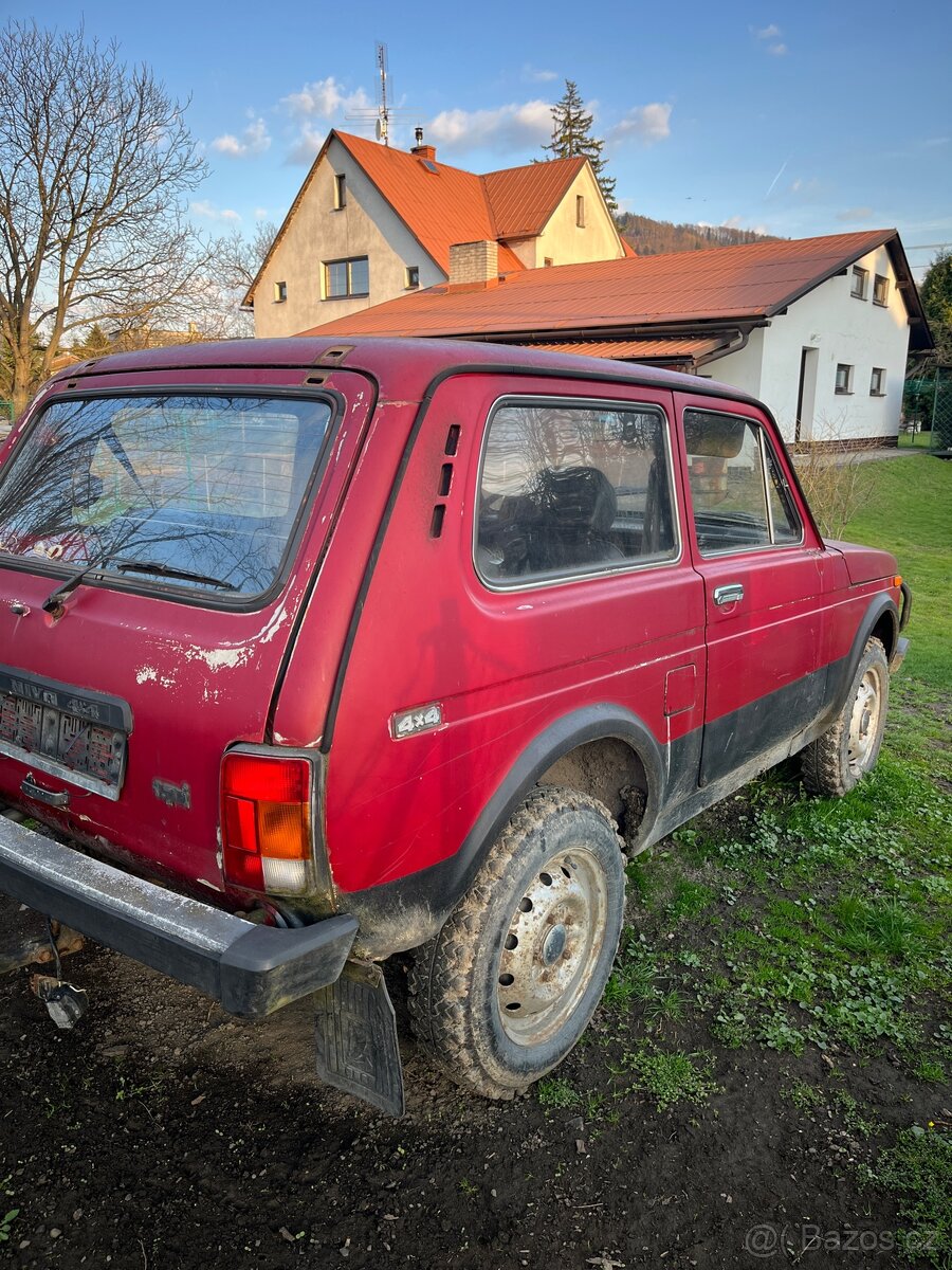 2x Lada Niva + kastle - 2