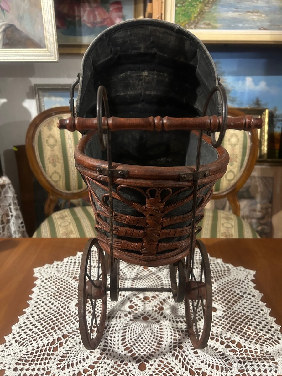 Historický kočárek pro panenky krásná Replika - 2