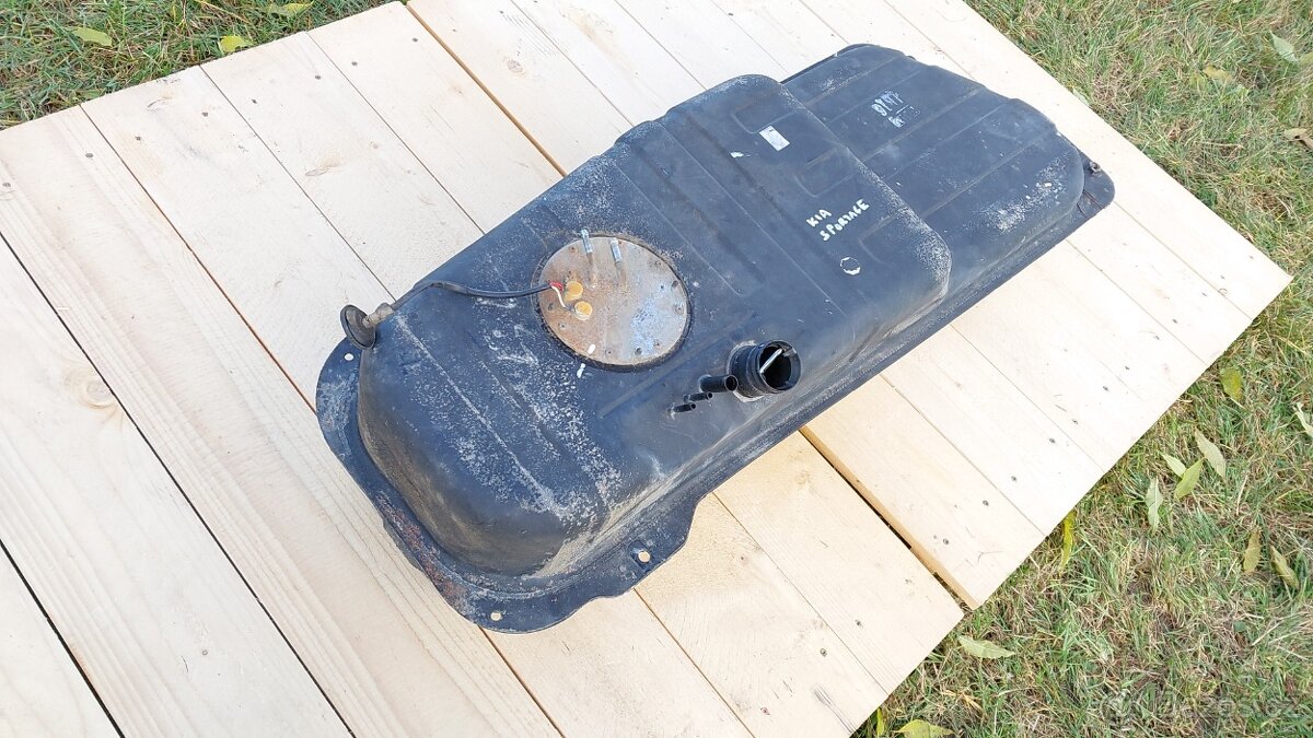 Kia Sportage 1 –Nádrž paliva - 2