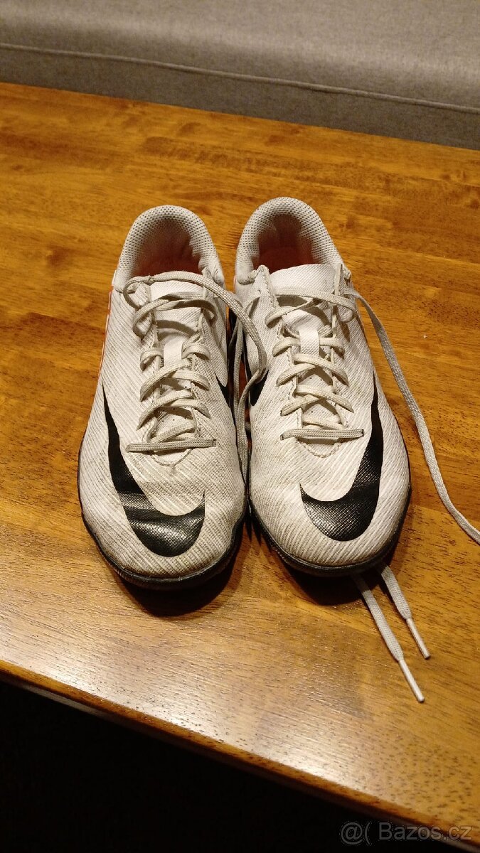 Dívčí kopačky nike velikost.36 - 2