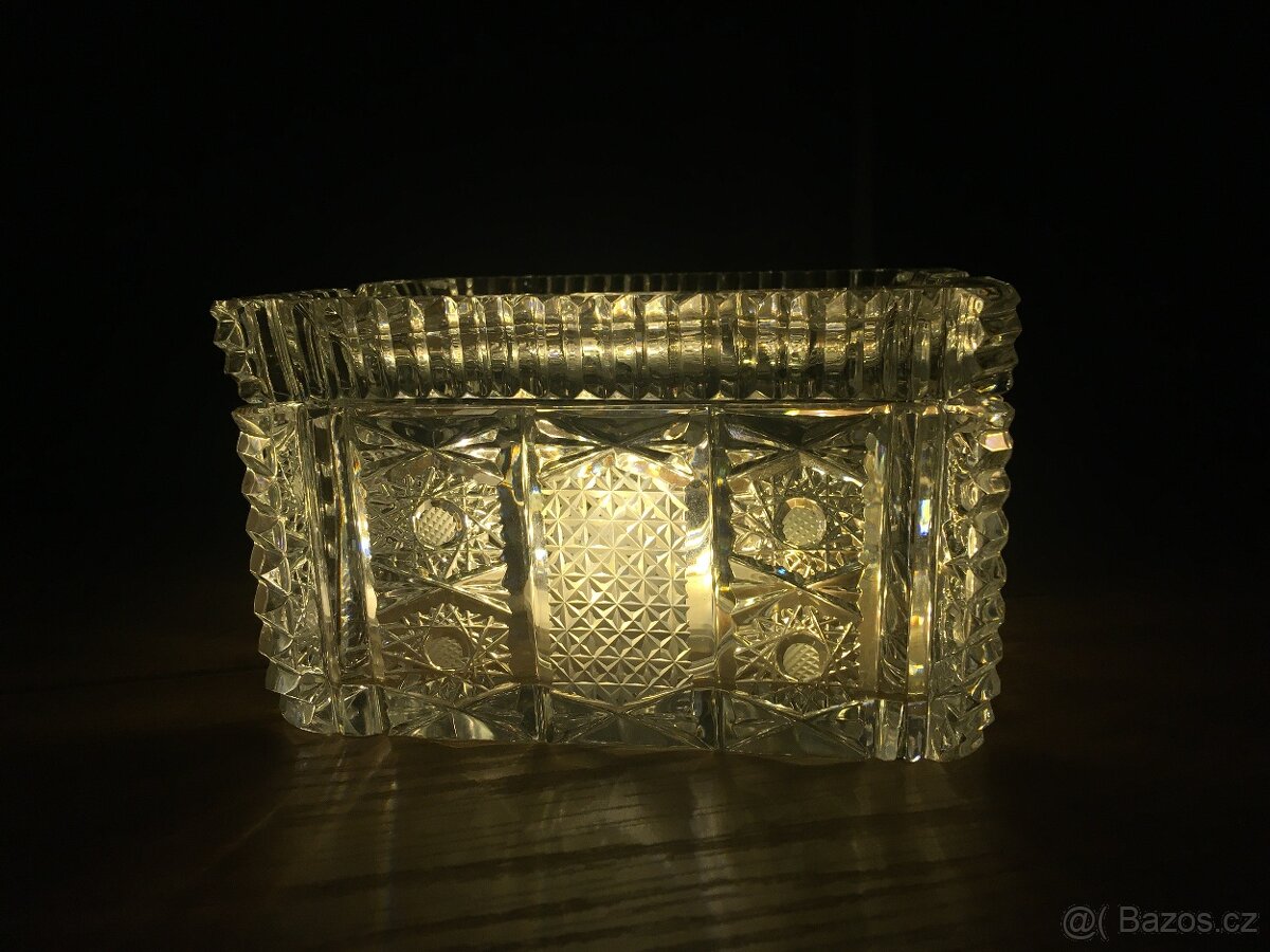 Broušená dóza s víčkem - 2