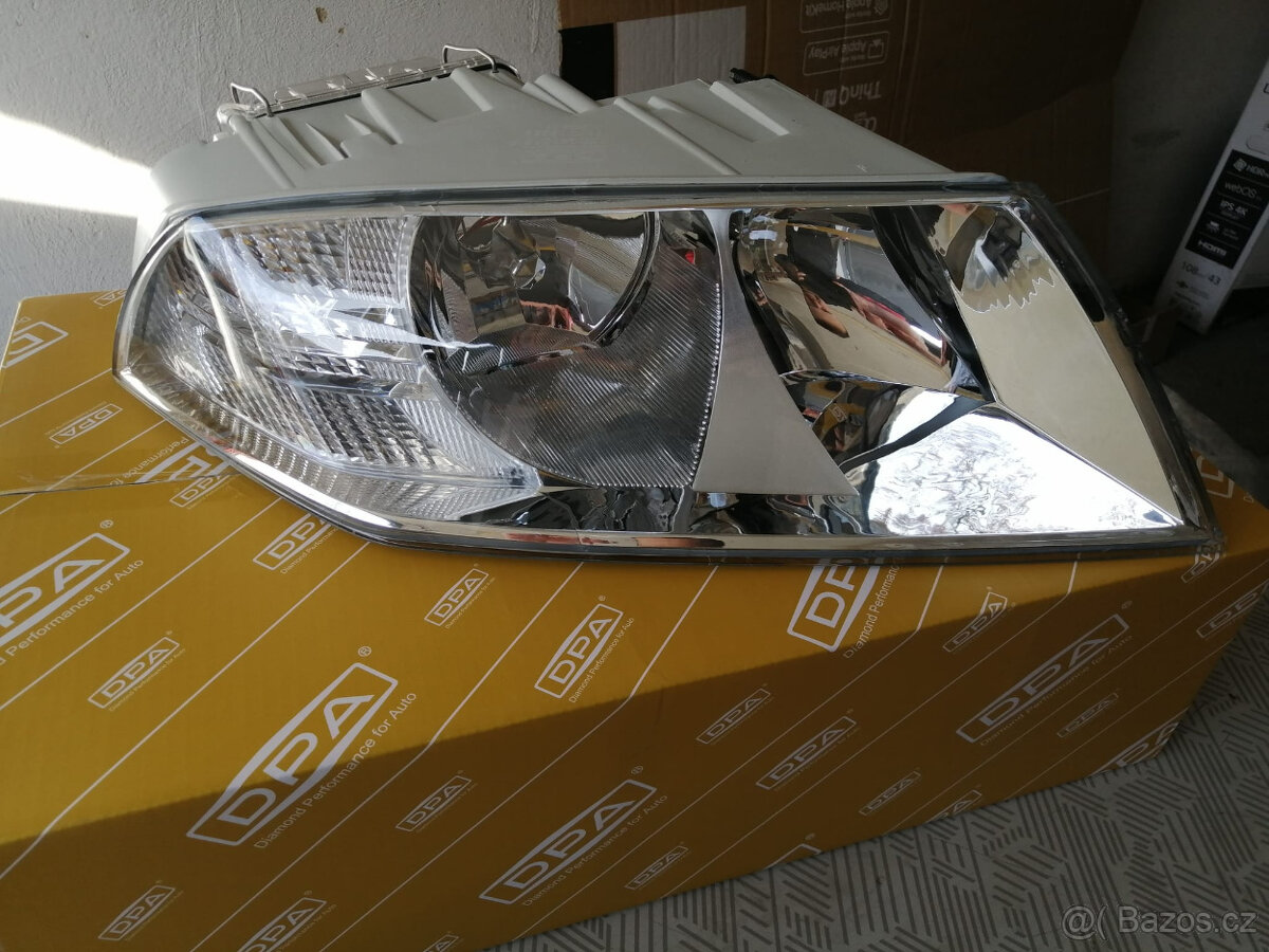 Škoda Octavia 2 před facelift přední světla. - 2