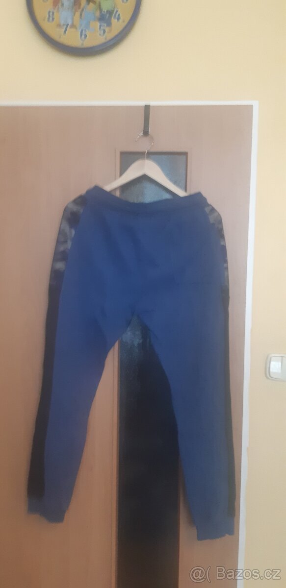 Chlapecké tepláky vel. 13-14 let - 2