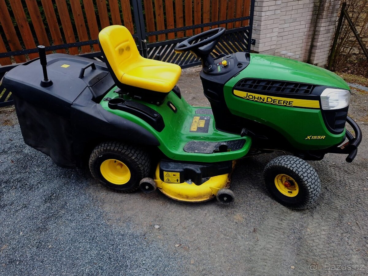 Sekací traktor John Deere X155R - 2
