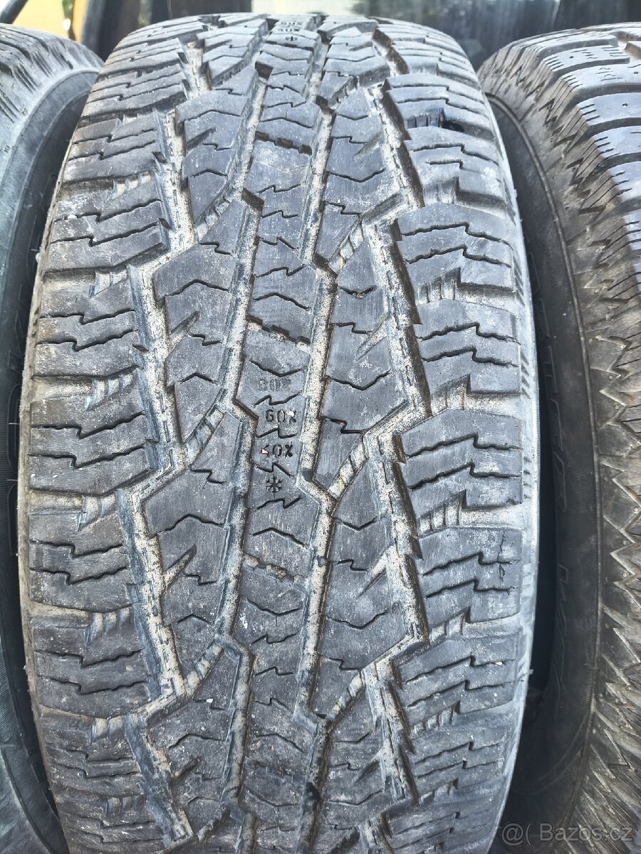 Pneu 265/65 R17 - 2