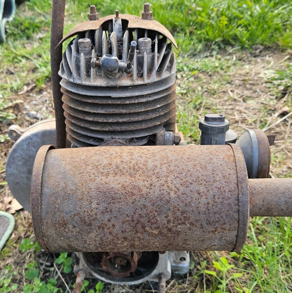 Starý motor pf 12 - 2